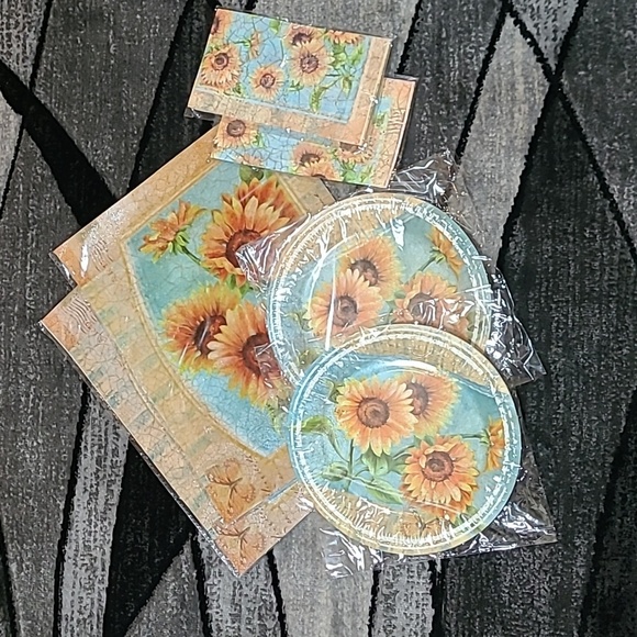 SUNFLOWER 🌻 MATCHING DISPOSABLE TABLE SETTINGS PARTY SUPPLIES SEVERS 8 P - Picture 8 of 8